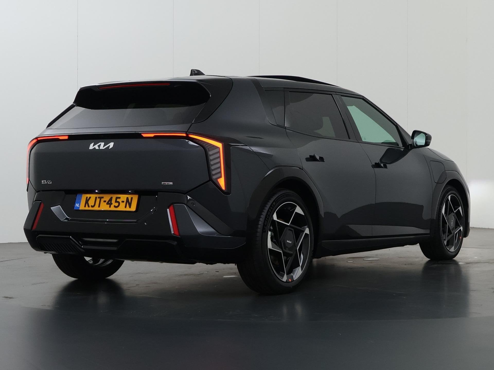 Kia EV4 GT-Line 81.4 kWh | Panoramaschuifdak | LED-Matrix |, Auto's, 81 kWh, 510 min, Zwart, Origineel Nederlands