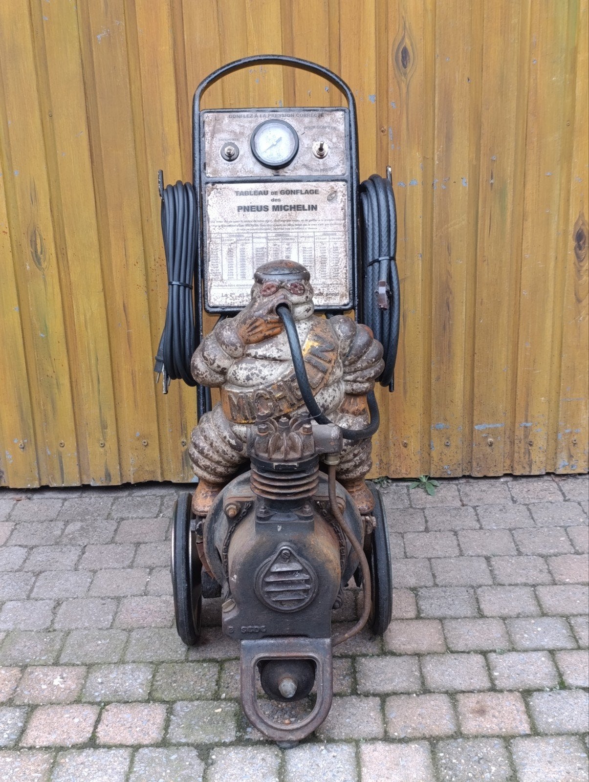 Zeldzame Jaren '20 Michelin Compressor met Patina, Ophalen