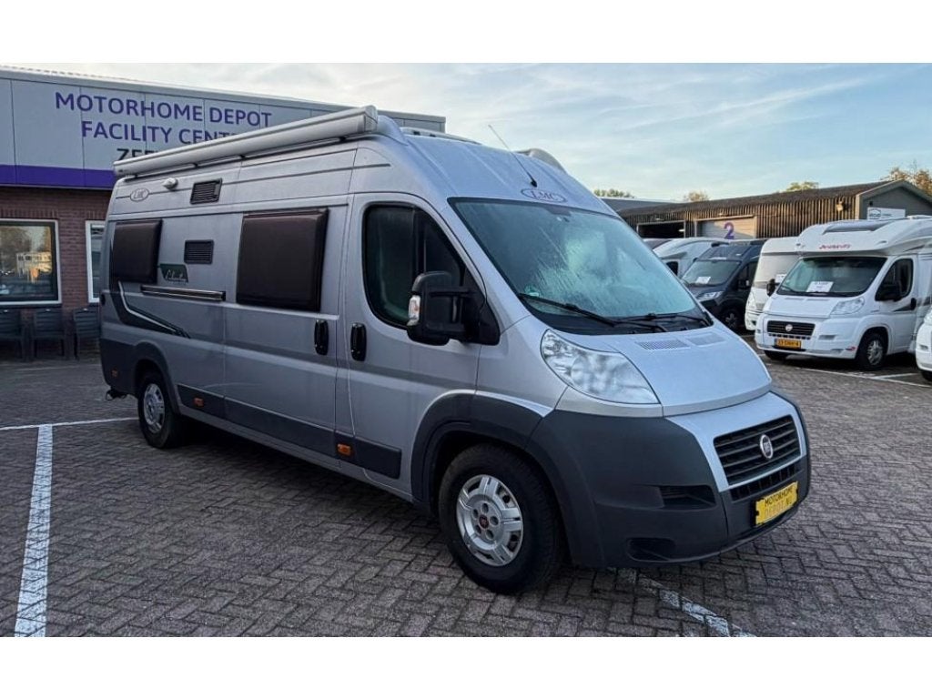 LMC Liberty 64 TOURER Lengte Bedden slechts 53.000 Km (NAP ), Caravans en Kamperen, Buscamper of Camperbus, Tot en met 2, Bedrijf