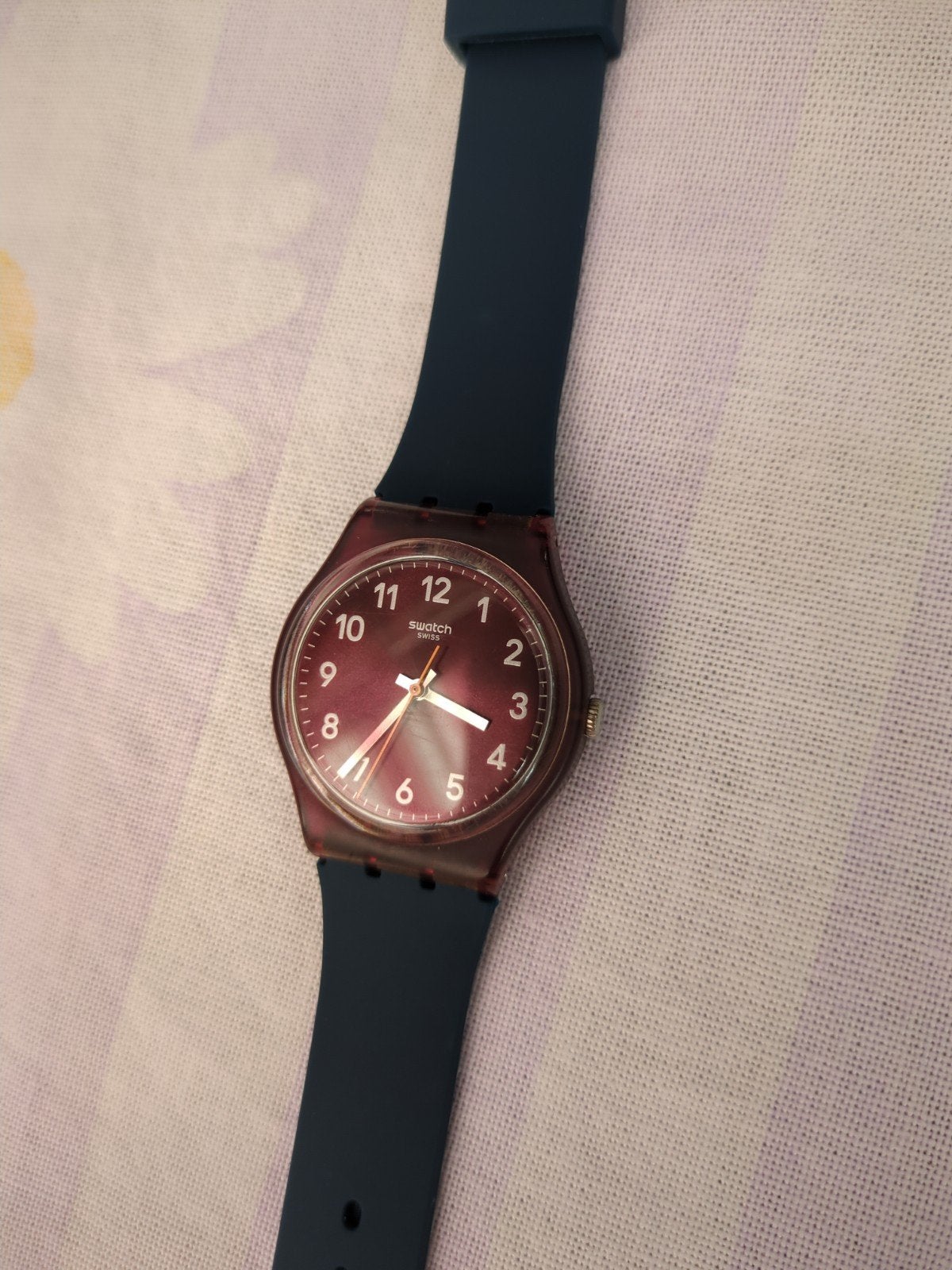 Donker rood Swatch horloge met donker blauw bandje, Kunststof, Gebruikt, Polshorloge, Swatch
