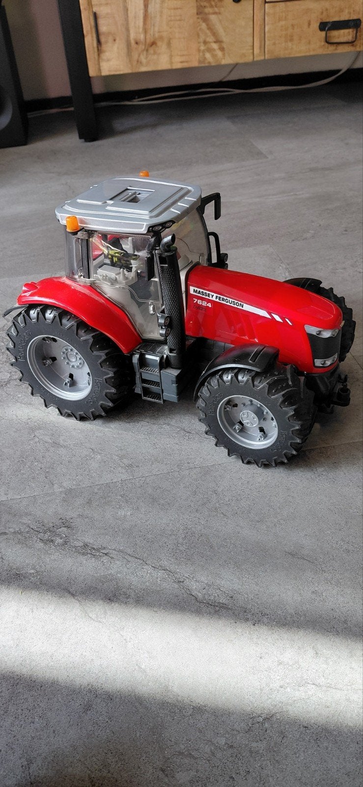Bruder Massey Ferguson 7624 speelgoedtractor, Ophalen, Gebruikt