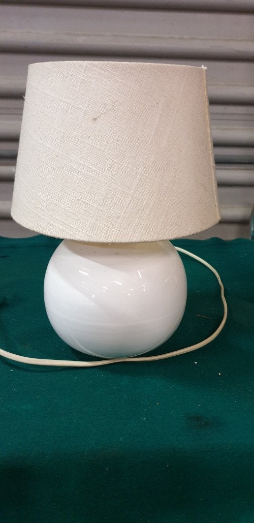 tafellamp wit met creme kap, Ophalen of Verzenden, 'T Olde Gre-j, Info@toldegrej.nl, Endepoelstraat 20f Didam