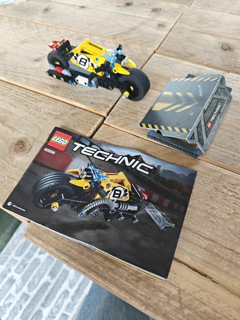 LEGO Technic 42058 Stuntmotor - Complete set met instructies, Lego, Compleet, Ophalen of Verzenden, Zo goed als nieuw