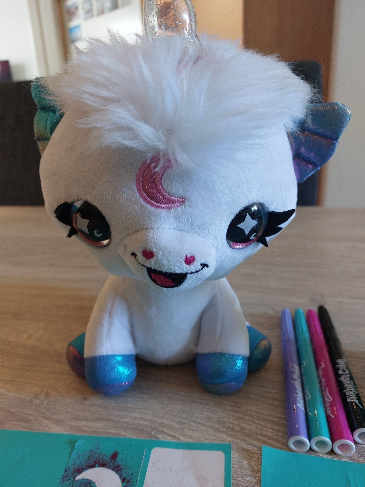 Airbrush Plüsch Eenhoorn met sjablonen en stiften, Kinderen en Baby's, Ophalen, Zo goed als nieuw, Meisje