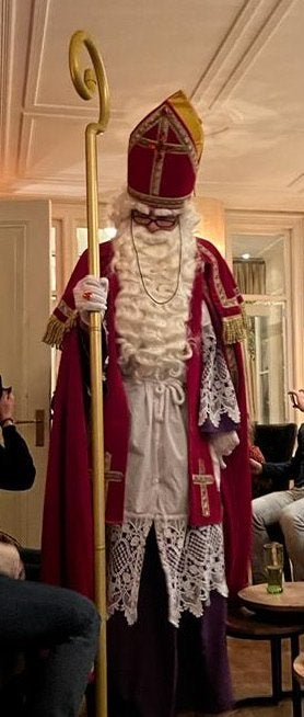 Sinterklaaspak en Pietenpak, Ophalen, Zo goed als nieuw