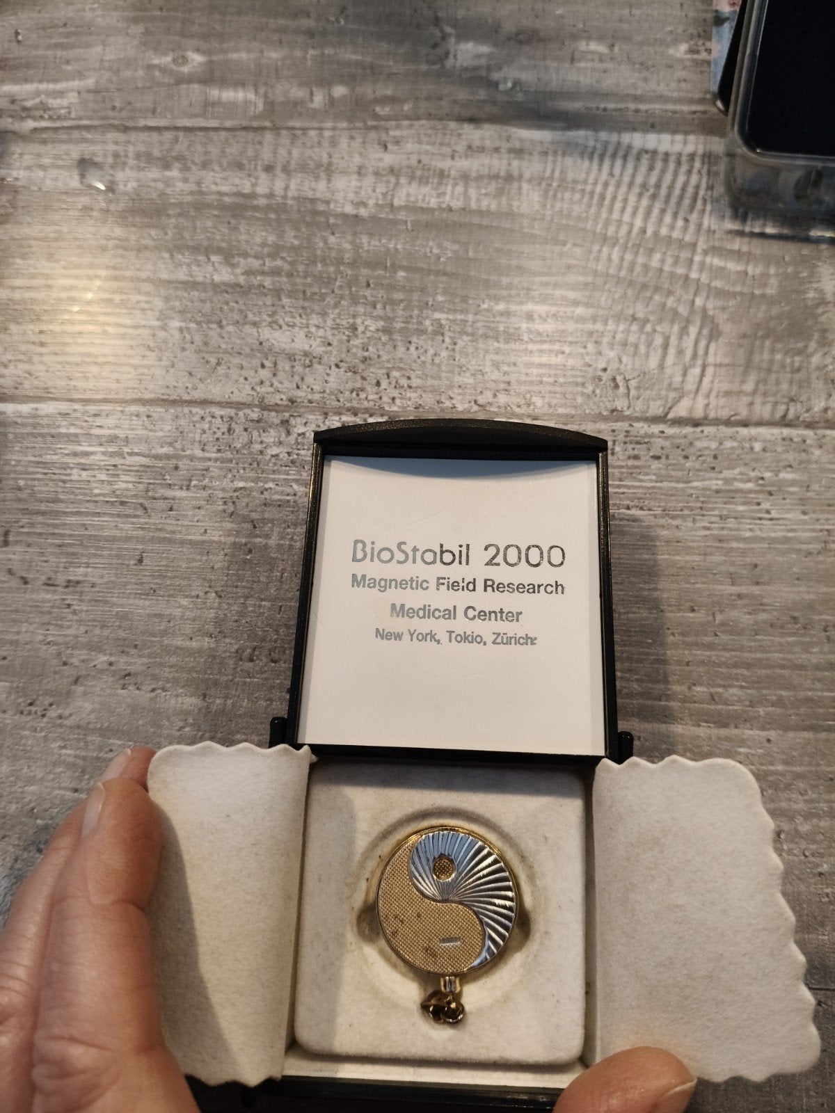 Originele BioStabil 2000 Hanger – Met Doosje, Gebruikt, Overige voorstellingen, Ophalen of Verzenden, Goud