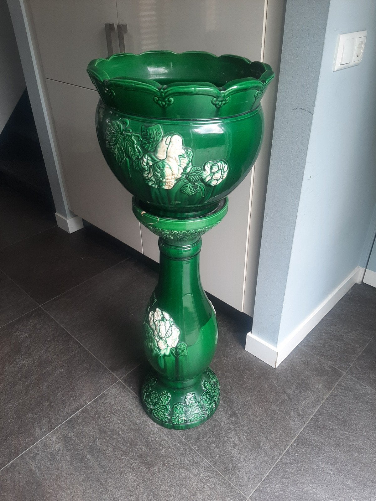 Grote groene plantenstandaard met pot, vintage stijl., Ophalen