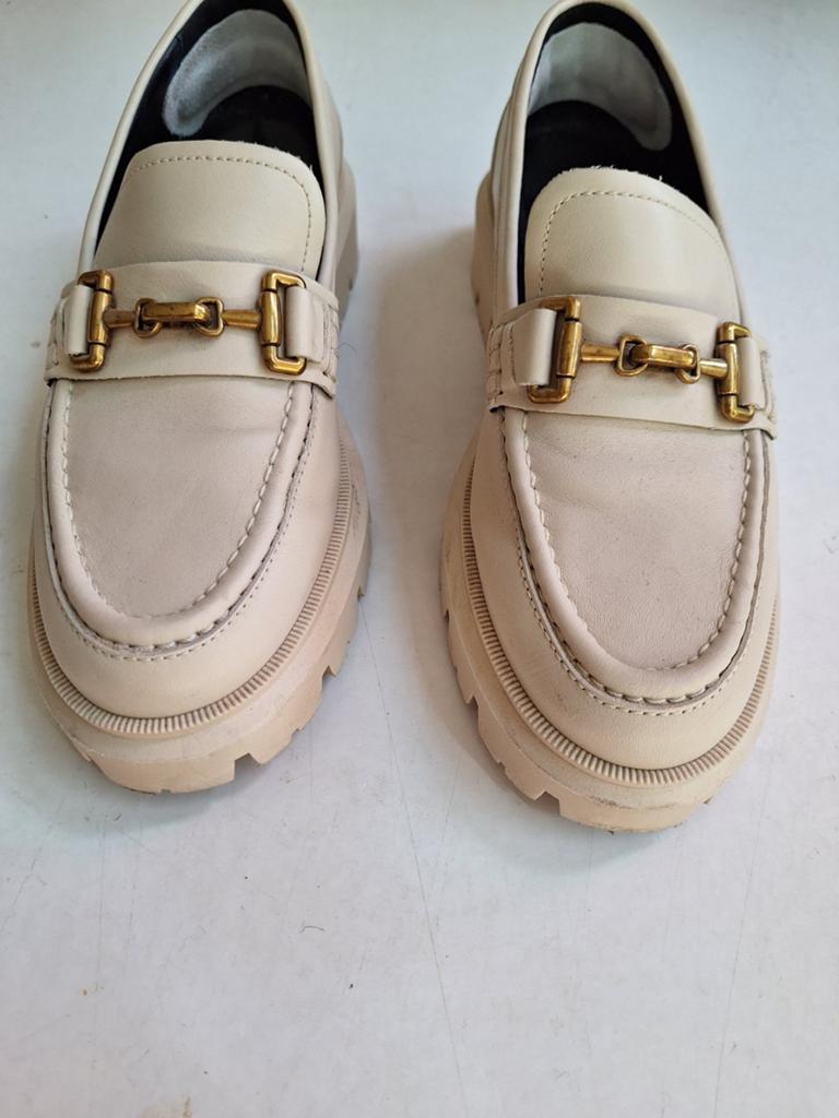 Massimo Dutti echt lederen mocassins - Profielzool Ecru Wit, Kleding | Dames, Schoenen, Massimo Dutti, Beige, Ophalen of Verzenden