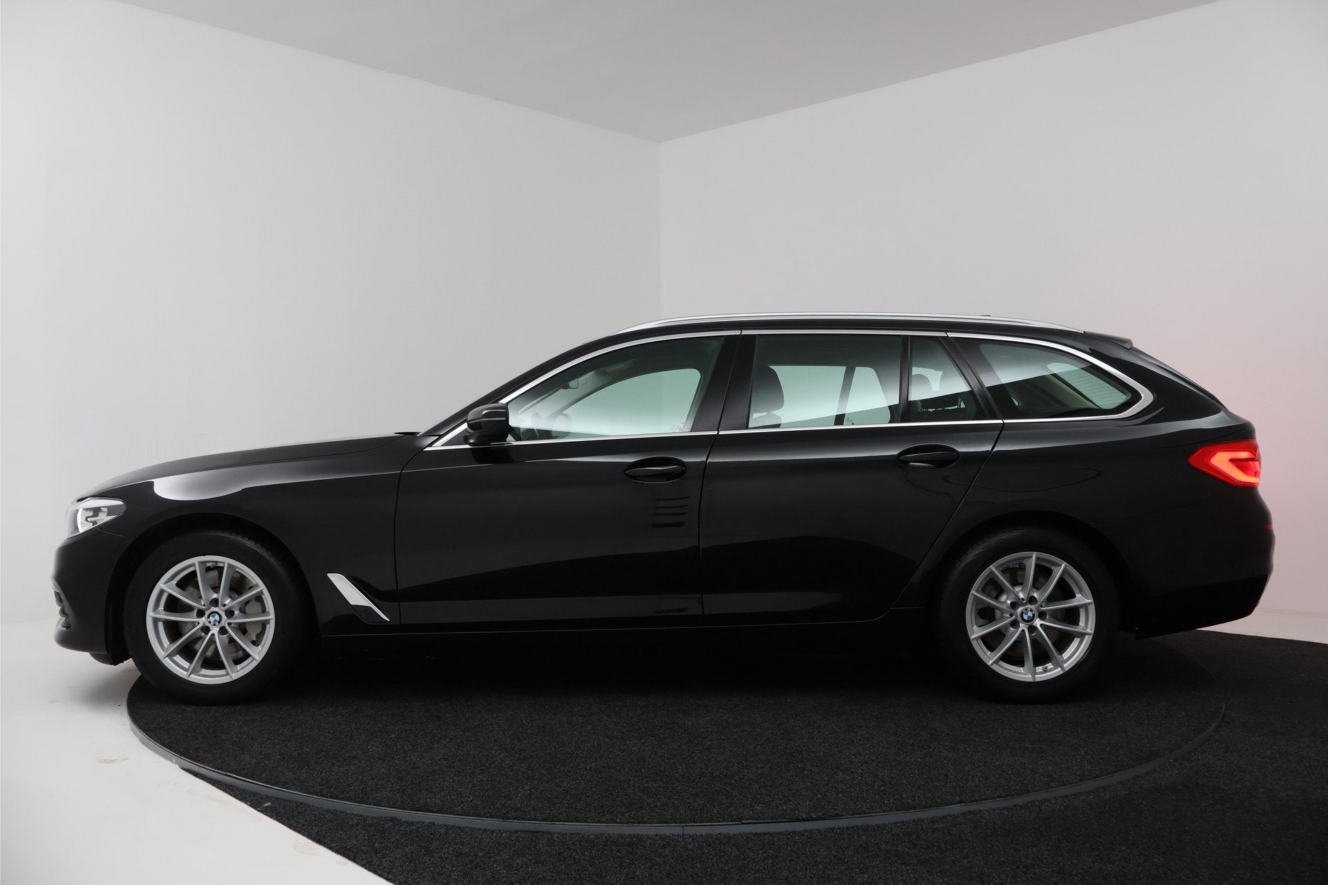 BMW 5-serie Touring 530i Executive (ELEKTR STOELEN, NAVIGATI, Auto's, BMW, Automaat, 1998 cc, Gebruikt, 4 cilinders