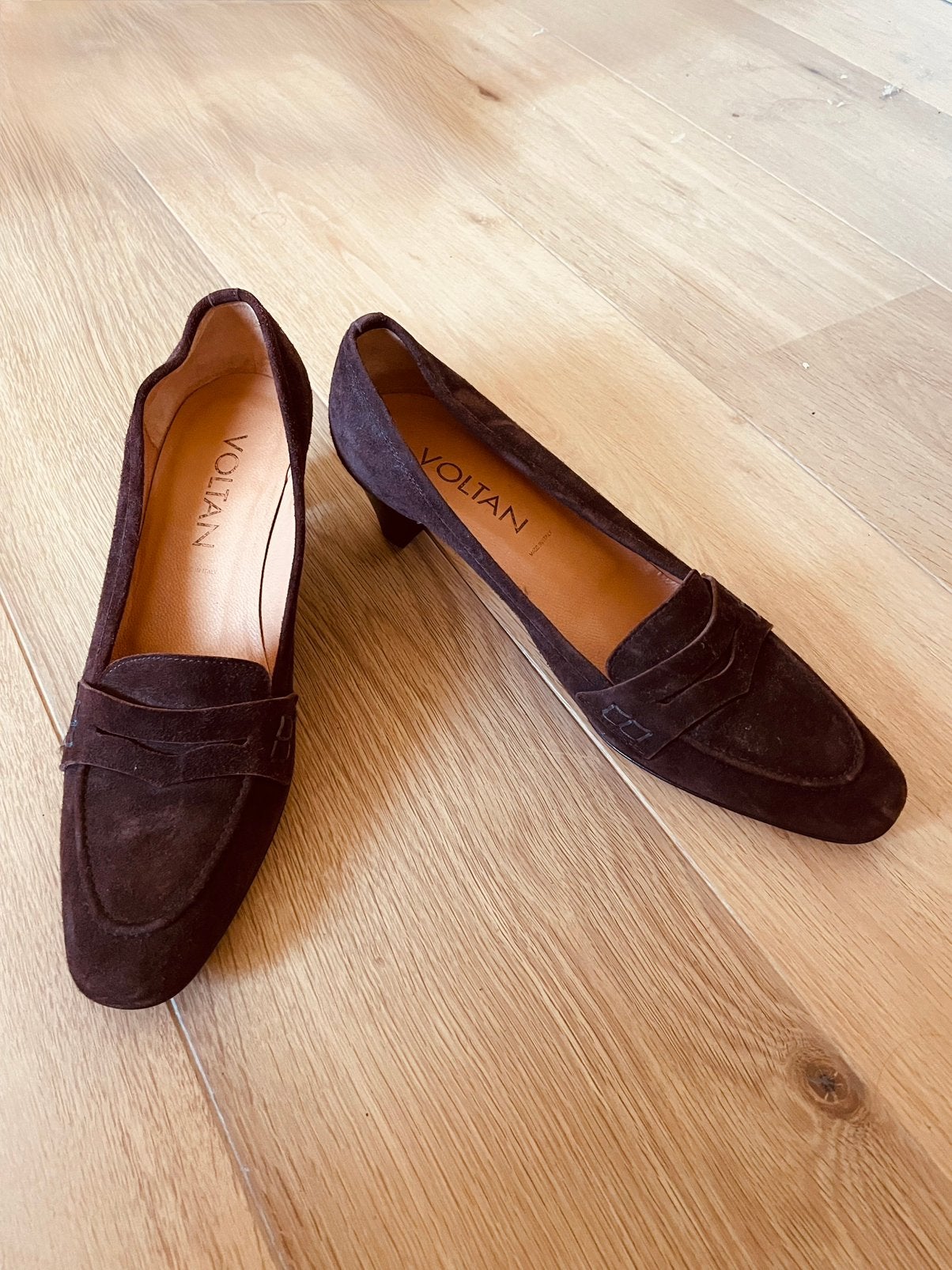 Bruine suede pumps - echt leer, Ophalen of Verzenden, Zo goed als nieuw, Bruin