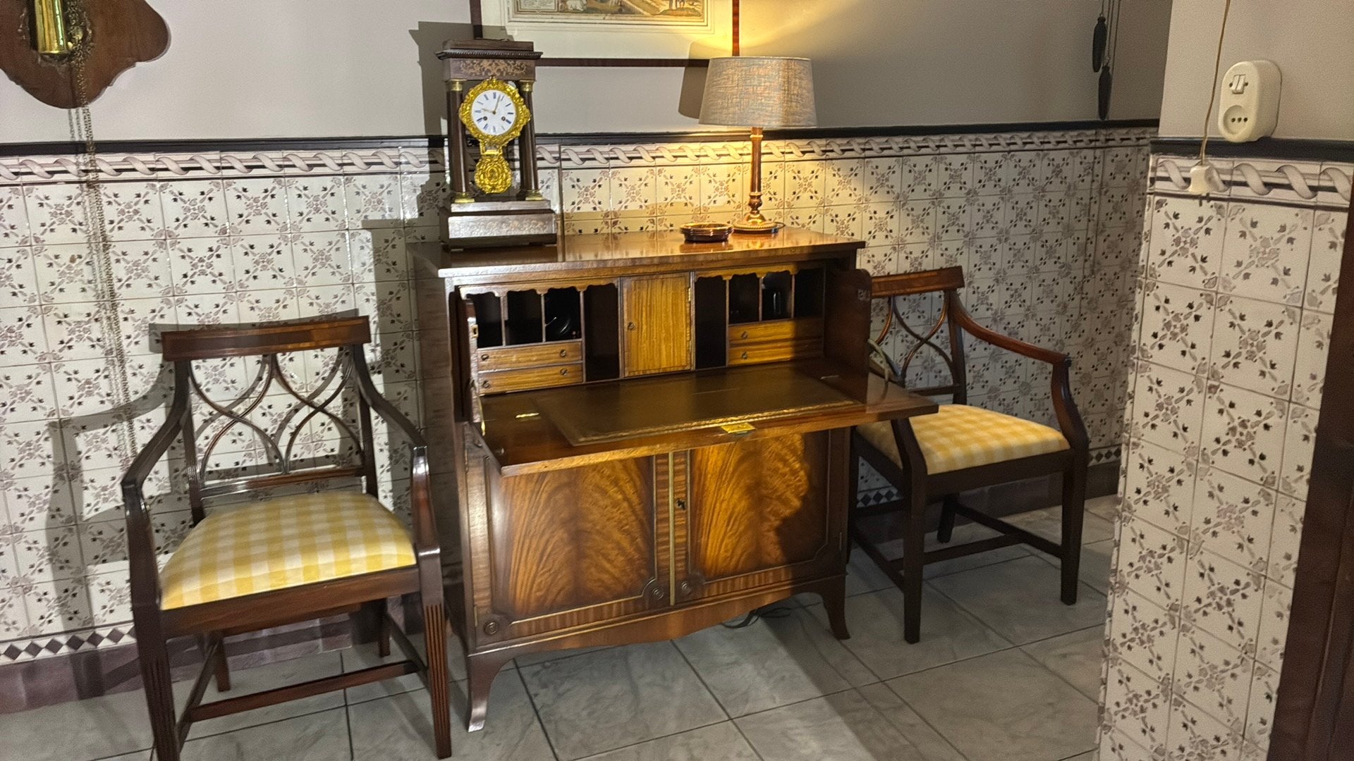 Orgineel Engels bureau zeer goede staat mahoniehout, Ophalen
