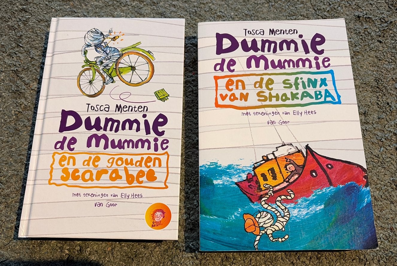 2x Dummie de Mummie boeken - Tosca Menten, Ophalen of Verzenden, Gelezen, Fictie algemeen