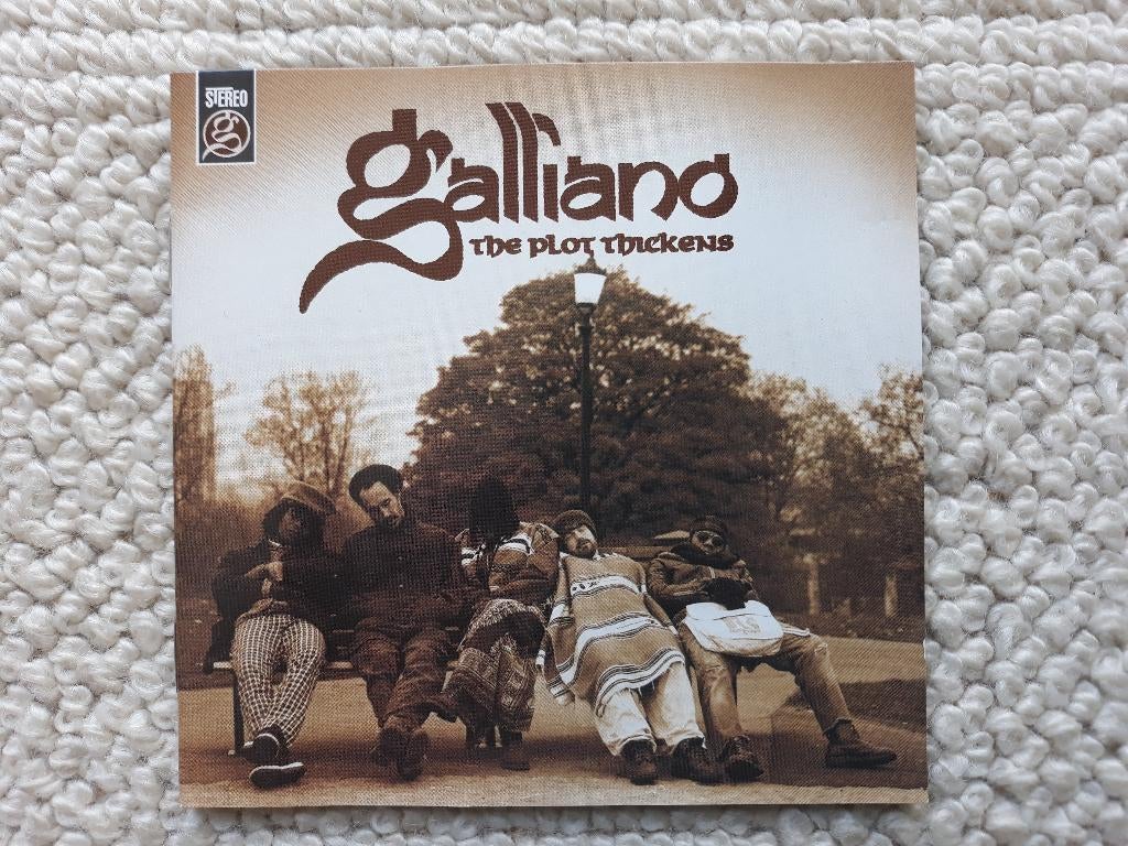 CD Galliano - The plot thickens (1994)  **VERZ/OPH**, Ophalen, Zo goed als nieuw
