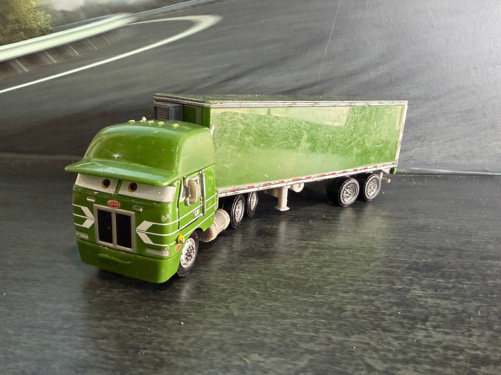Disney Pixar Cars – Gil Hauler – Origineel Mattel, Ophalen of Verzenden