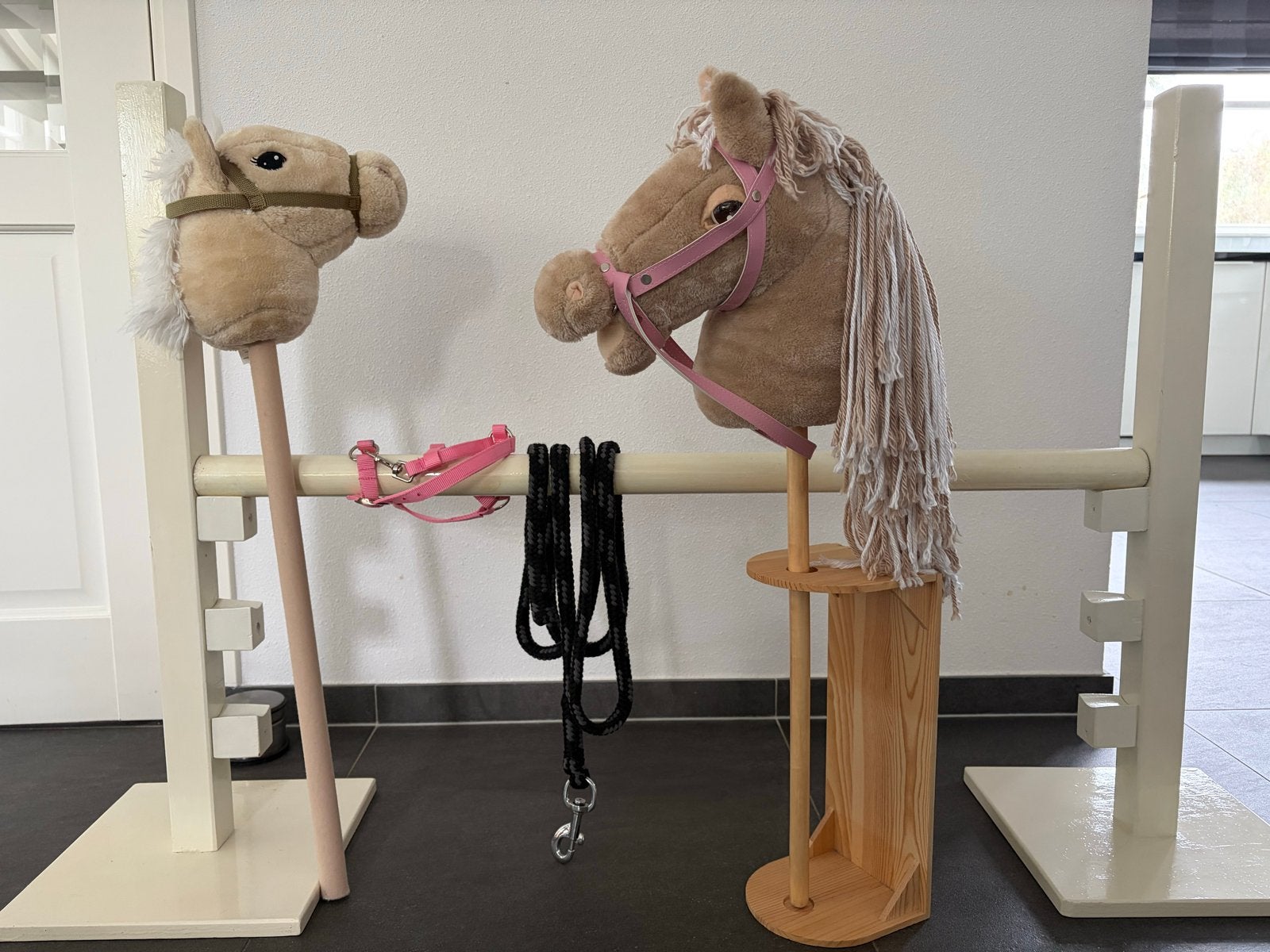 Hobbyhorse set met hindernis en accessoires, Ophalen of Verzenden, Gebruikt, Jongen of Meisje