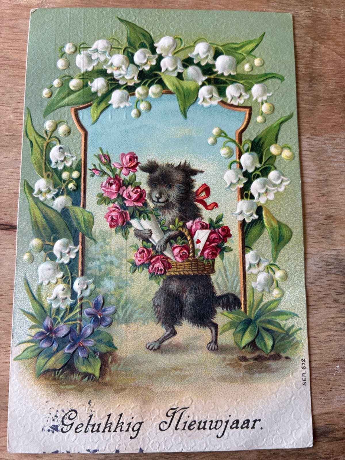 Oude Nieuwjaarskaart met hondje en bloemen 1910 reliëf, Ophalen of Verzenden, Voor 1920, Gelopen