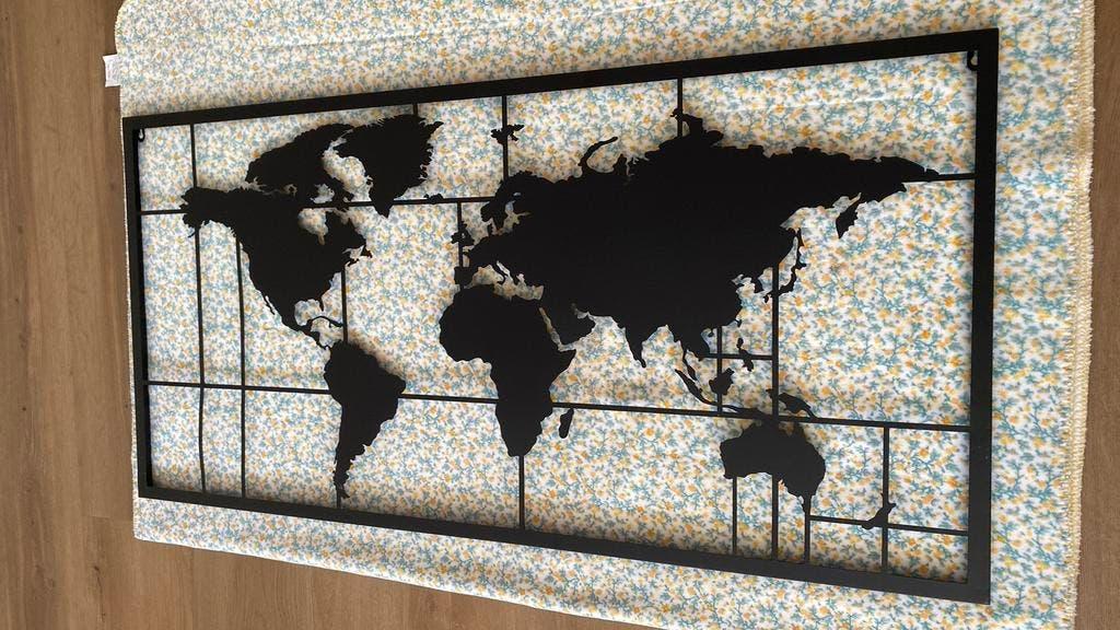 Wereldkaart metaal in frame zwart; decoratie; 120 x 60, Ophalen, Zo goed als nieuw