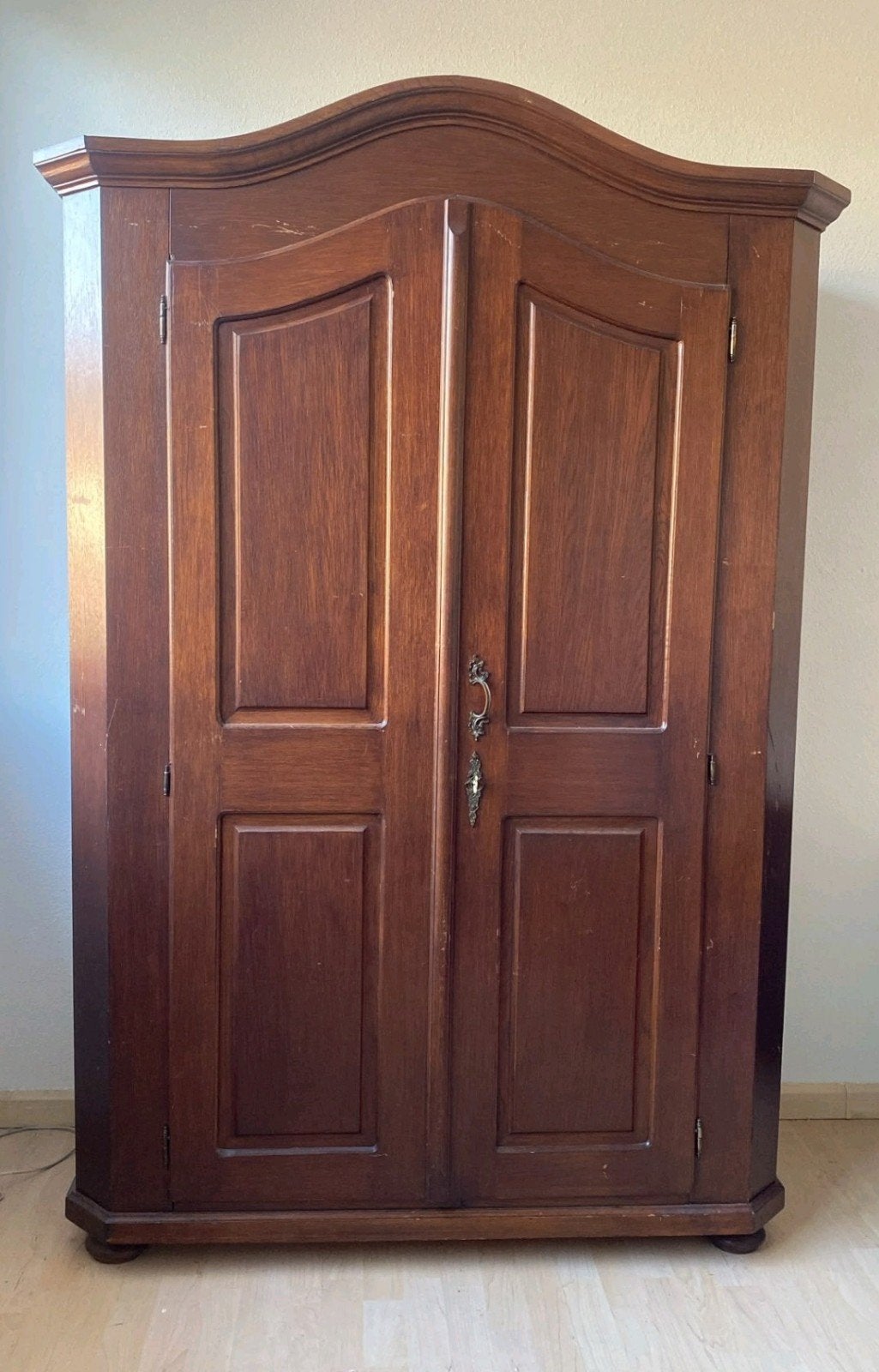 Gratis ophalen: Antieke houten kledingkast Hang/ Leg, Ophalen
