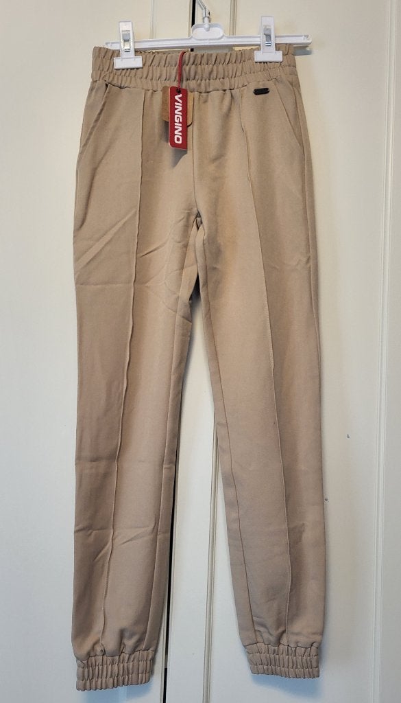 Nieuw! Vingino joggingbroek, broek, sand, meisje, maat 152, Kinderen en Baby's, Kinderkleding | Maat 152, Broek, Meisje, Nieuw