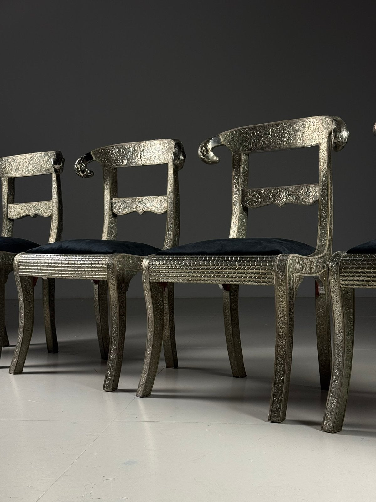 Indian Dowry stijl stoelen vintage, Huis en Inrichting, Stoelen, Ophalen, Zo goed als nieuw, Bruin, Stof