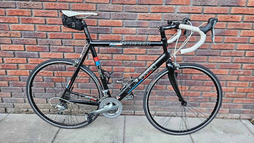 Zwarte racefiets JanJanssen, Fietsen en Brommers, Fietsen | Racefietsen, 28 inch, Gebruikt, Aluminium, 57 tot 61 cm