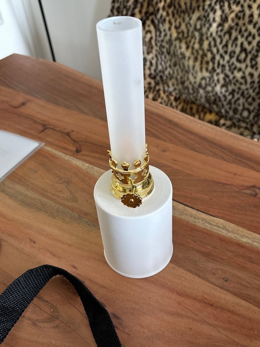 Stijlvolle olielamp/sfeerlamp wit met goudkleurige accenten, Metaal, Wit, Ophalen of Verzenden, Zo goed als nieuw