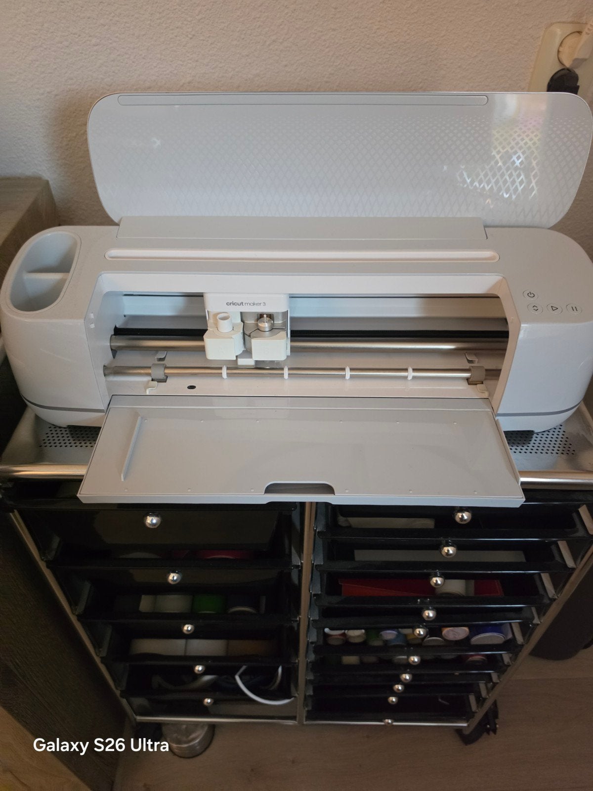 Cricut Maker 3 met accessoires en materialen, Ophalen, Elektrisch, Zo goed als nieuw, Kunststof