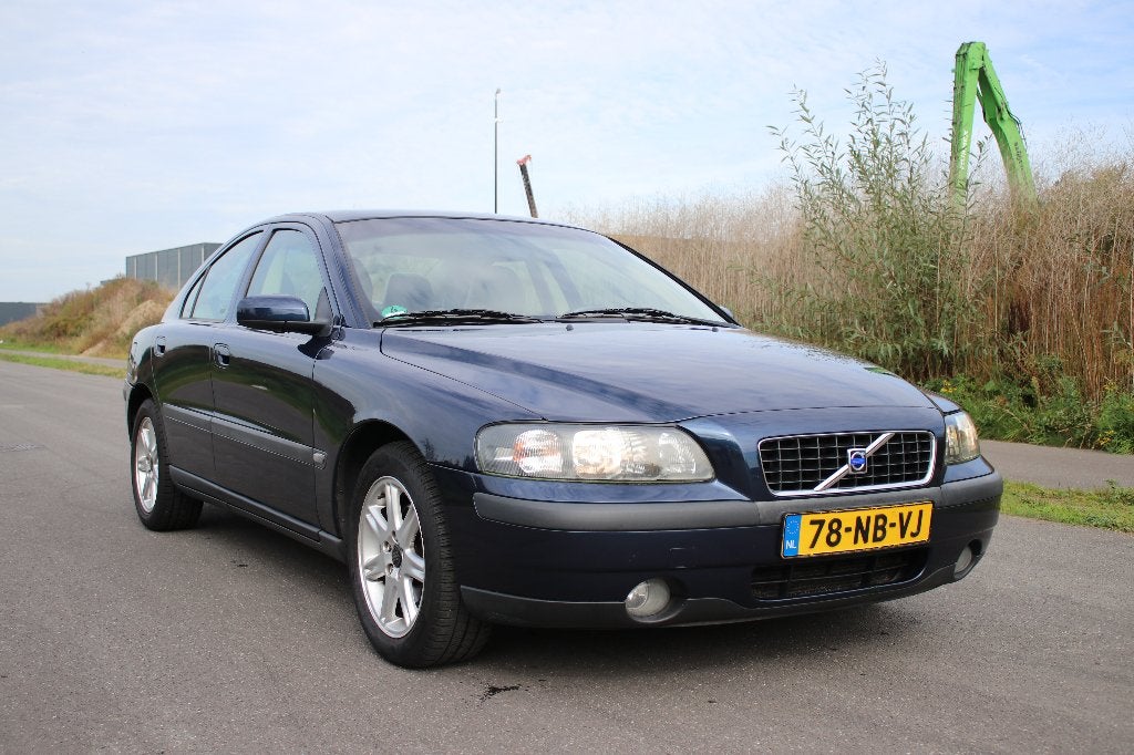 Volvo S60 2.4 140PK 2003 Blauw, Auto's, Voorwielaandrijving, 1442 kg, Beige, Blauw