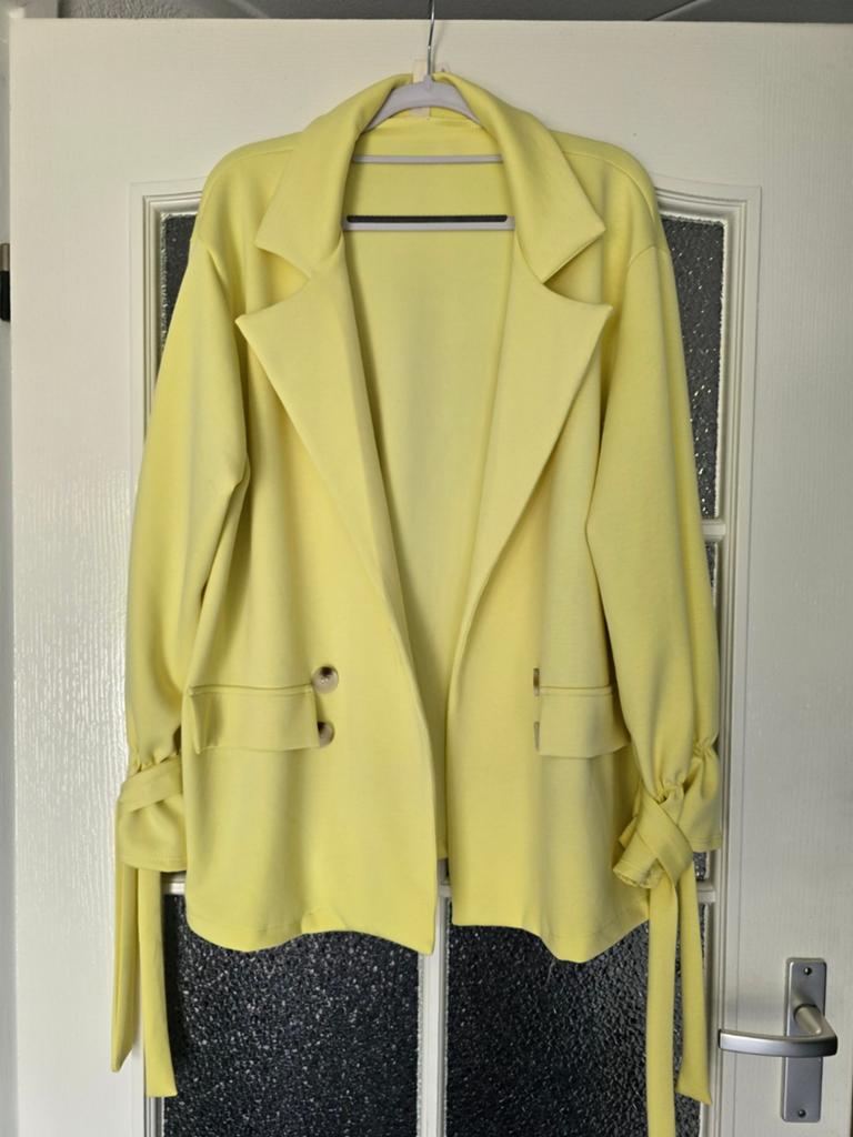 Nieuwe blazer strik geel 42 44 46, Ophalen of Verzenden, Nieuw, Maat 42/44 (L), Geel
