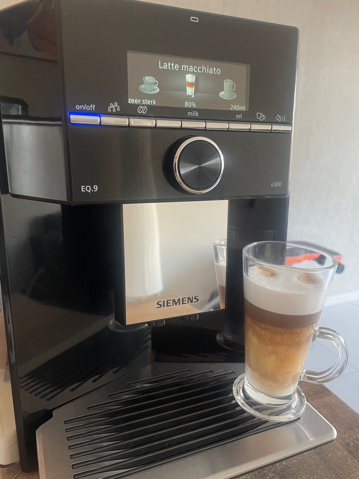Siemens EQ9 S300 koffiemachine, Ophalen of Verzenden, Zo goed als nieuw, Koffiemachine