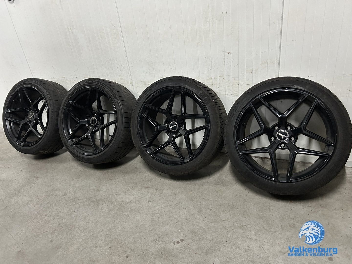 VW Transporter T5 GP T6 T6.1 T7 Multivan Bulli VEEMANN look, 255 mm, -, -, Banden en Velgen