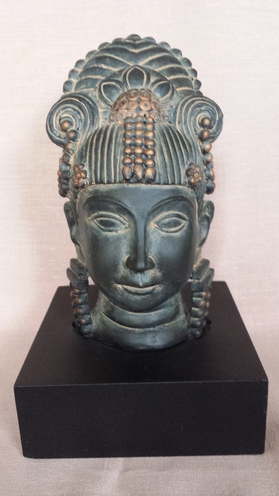Hindoe GODIN <> BOEDDHA Sculptuur op Houten Plateau 23 cm hg, Met sokkel, Nieuw, Grijs, Ophalen of Verzenden