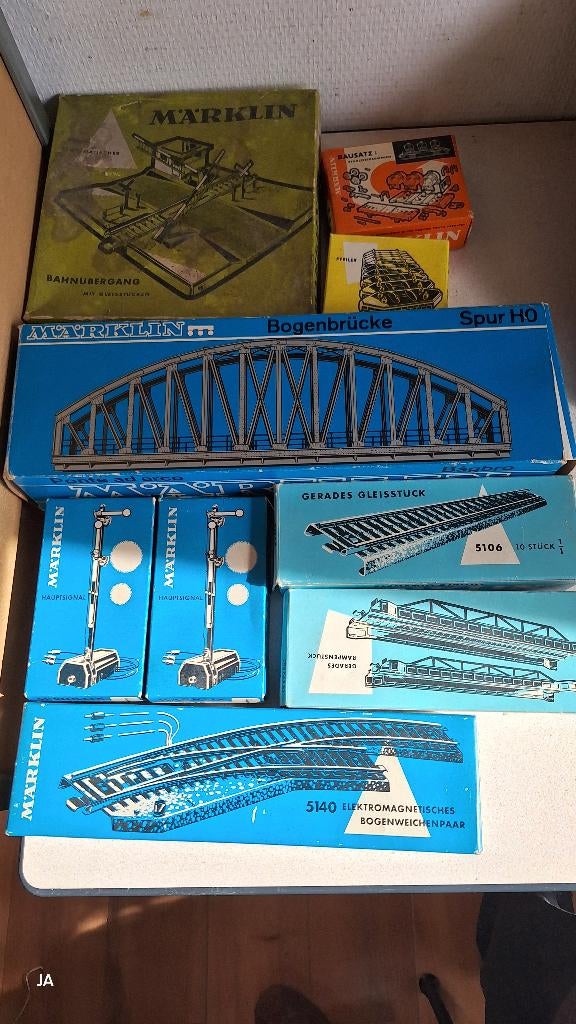 marklin spooronderdelen in doos oa Bru en overgang !, Hobby en Vrije tijd, Modeltreinen | H0, Wisselstroom, Gebruikt, Rails, Ophalen of Verzenden