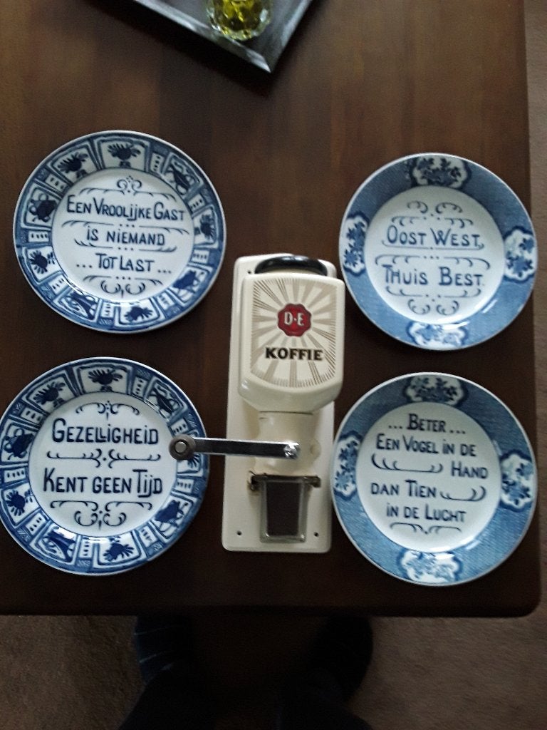 4  Tekstborden  , en  wandkoffiemolen ., Ophalen