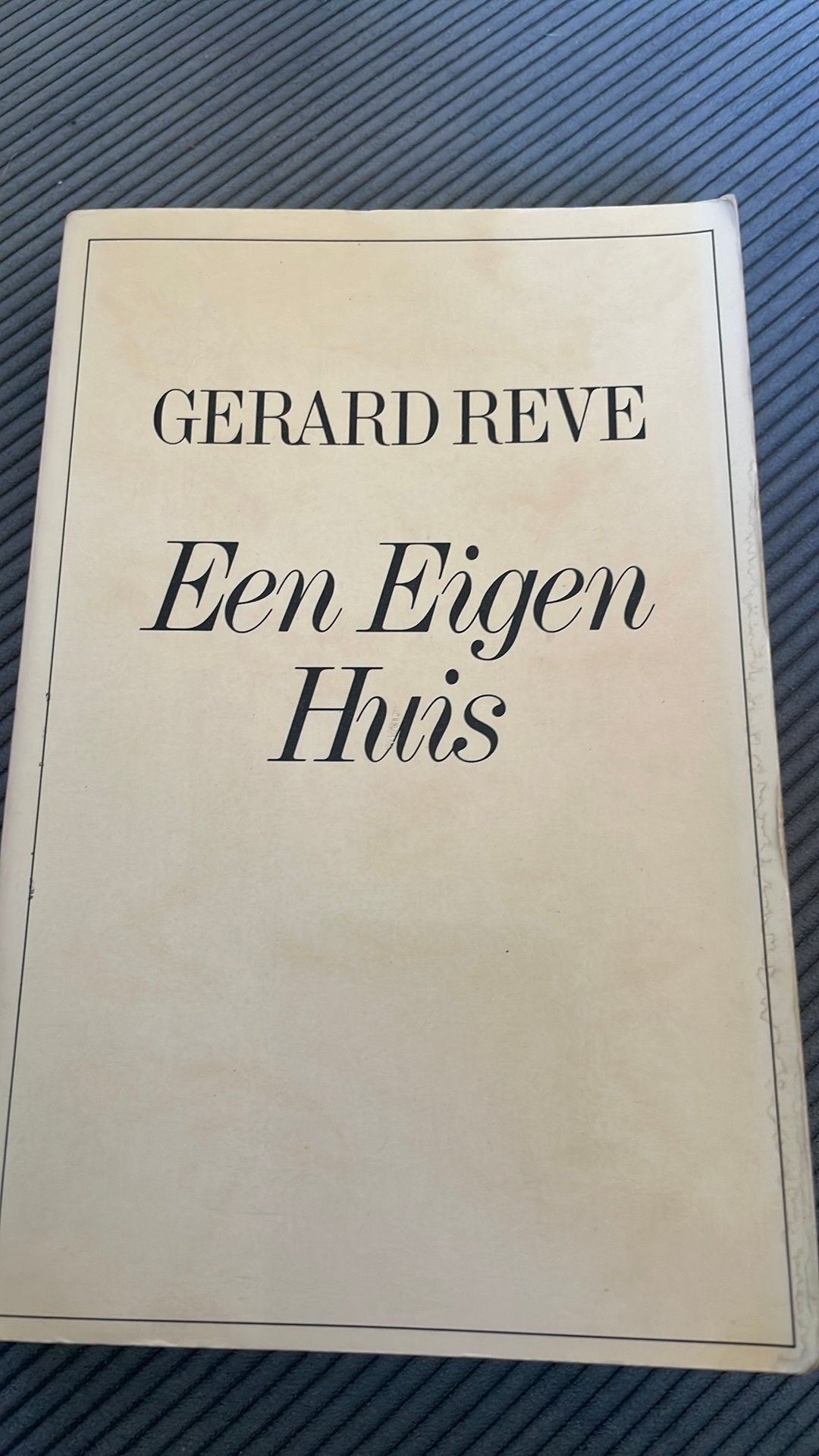 Een eigen huis, Ophalen of Verzenden, Zo goed als nieuw