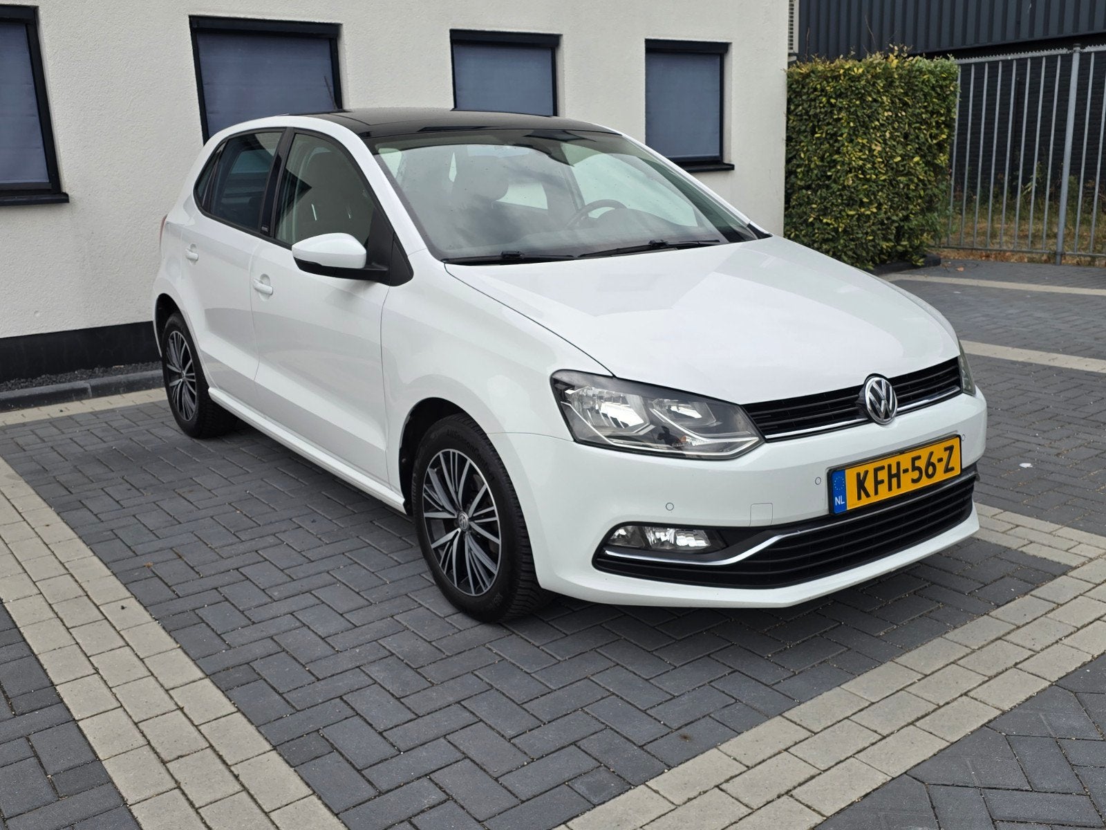 Volkswagen Polo 1.2 TSI 90PK 2016 Panodak l Dealer O.H. l, 4 cilinders, Wit, Multifunctioneel stuurwiel, Handgeschakeld