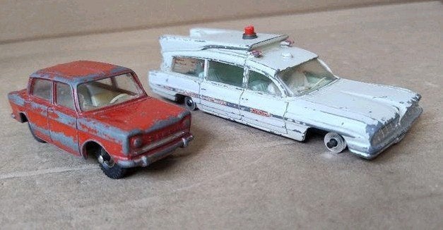 2x Dinky Toys Ambulance nr 263 & Simca 1000 nr 519 jaren '60, Ophalen of Verzenden