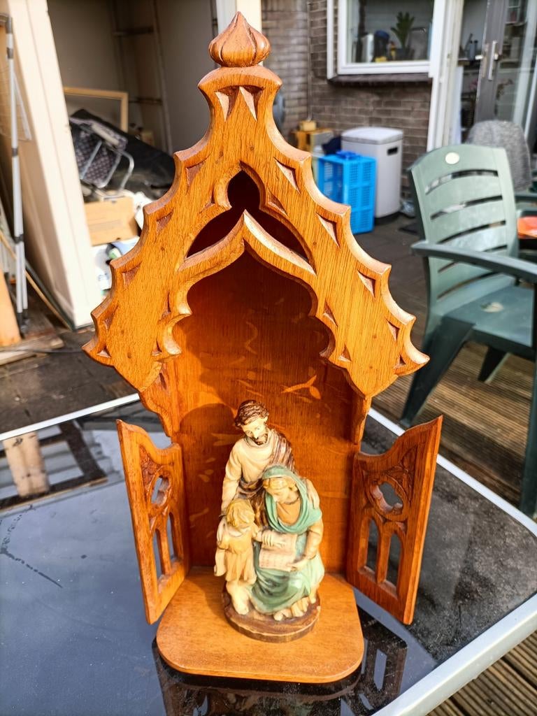 Heilige Familie in fraai houten kapelletje - 49 cm, Antiek en Kunst, Antiek | Religie, Ophalen of Verzenden