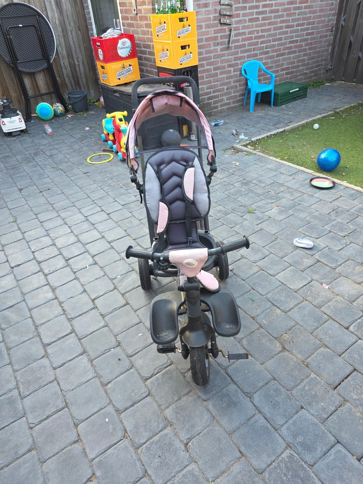 Roze driewieler, Ophalen, Zo goed als nieuw, Lionelo, Duwstang