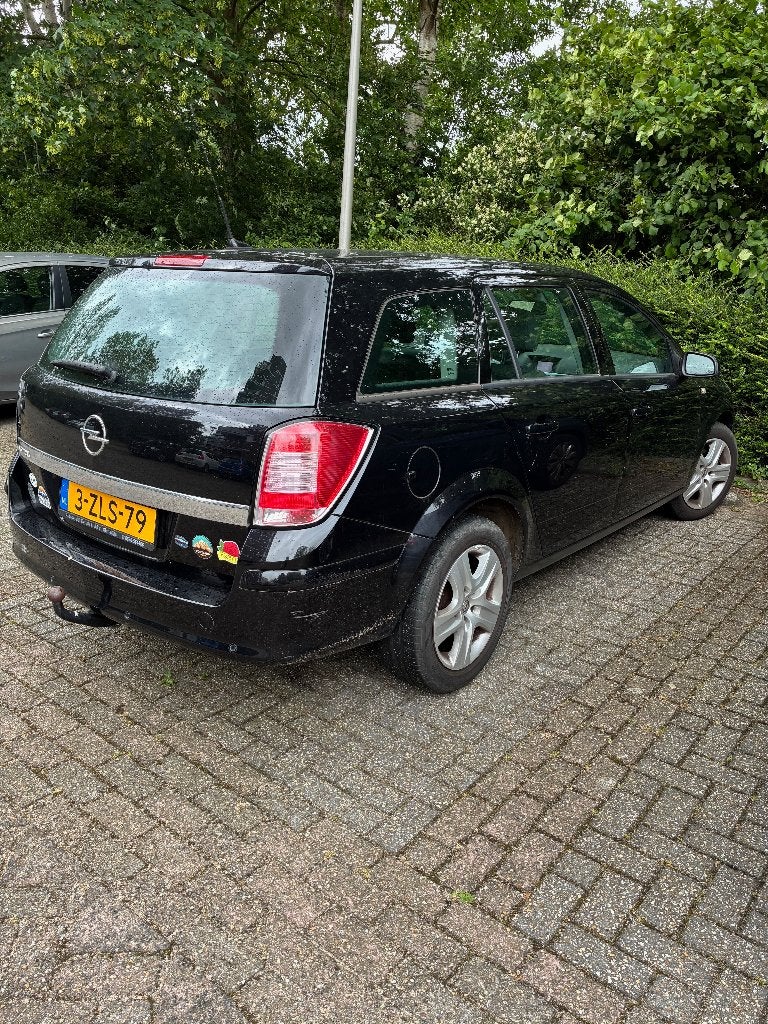 Opel Astra 1.6 16V St.wgn. Easytronic 85KW 2009 Zwart, Auto's, Stof, Zwart, Stationwagon, 630 kg