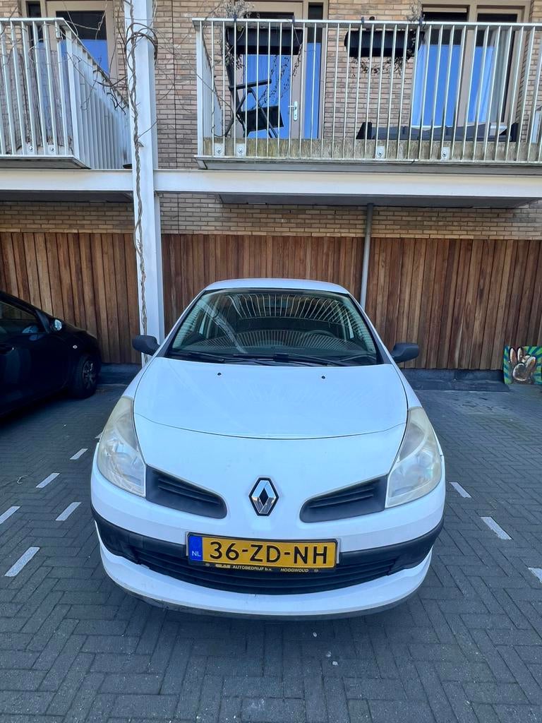 Renault Clio 1.2 2008 Benzine NIEUWE APK, Auto's, Renault, Voorwielaandrijving, 535 kg, 74 pk, 4 cilinders