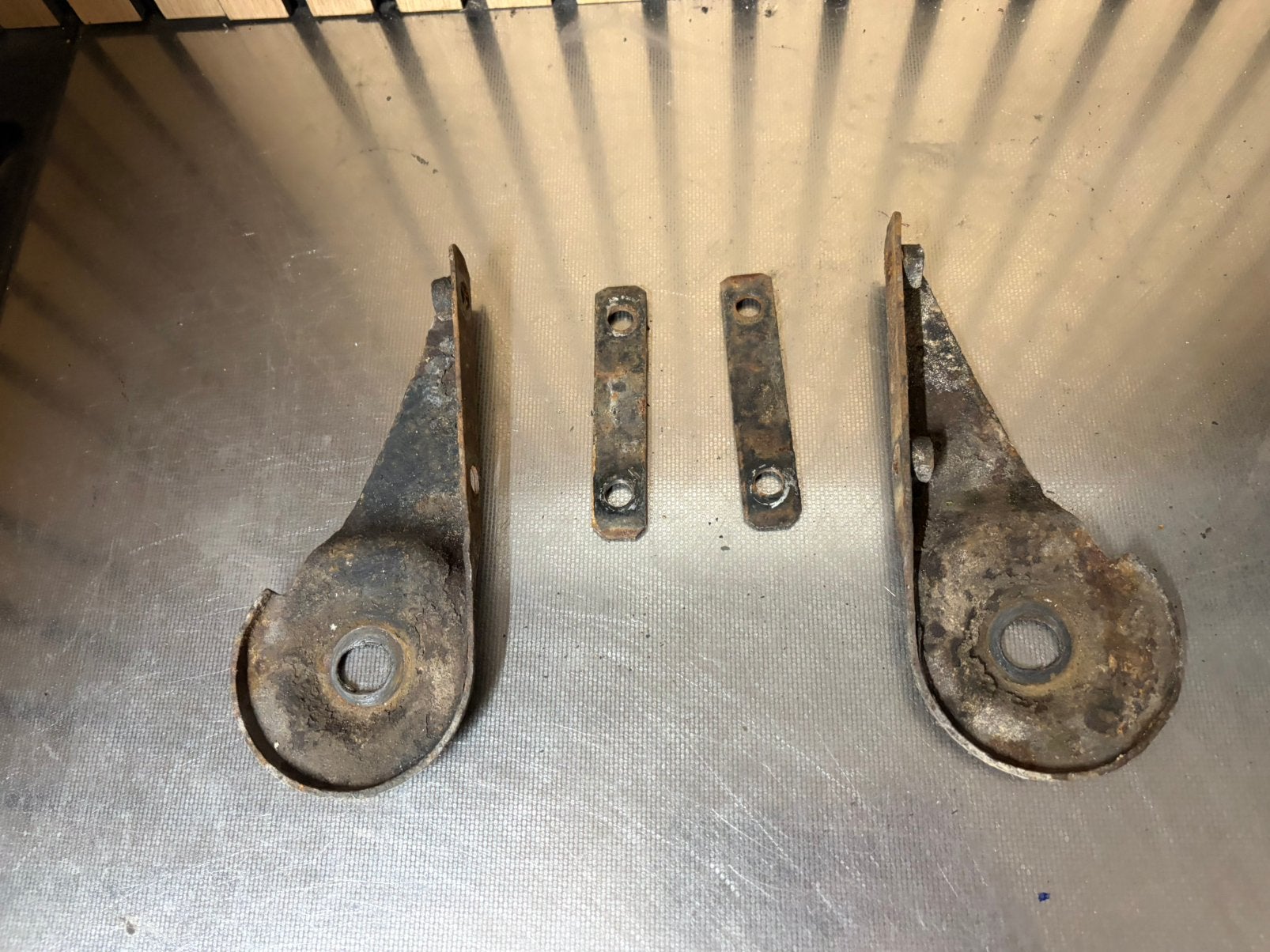 bmw e30 schotel bevestiging achteras plaat, Ophalen