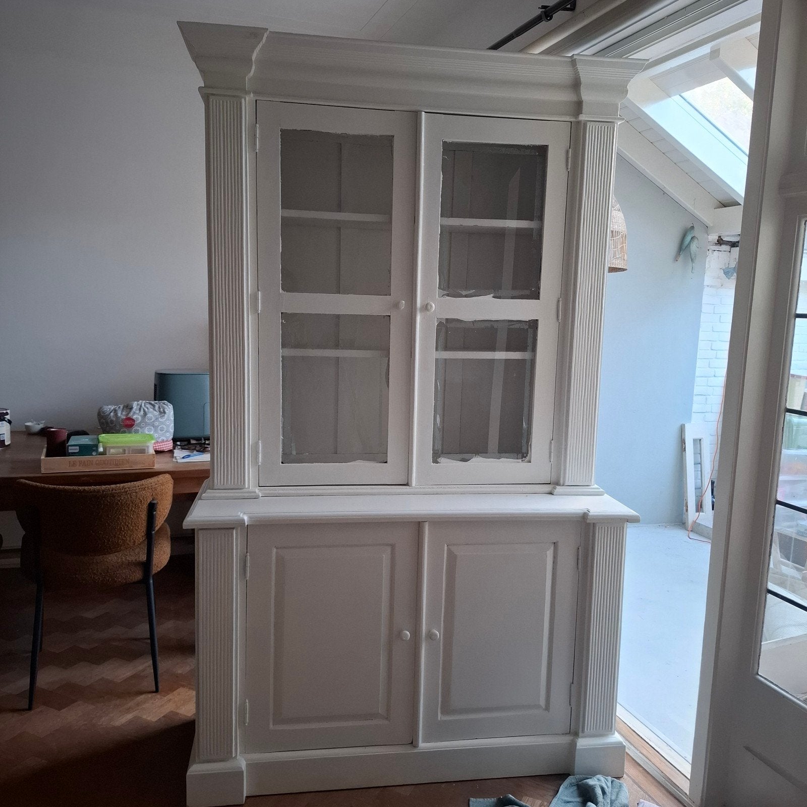 Mooie witte buffetkast met glazen deuren, Ophalen