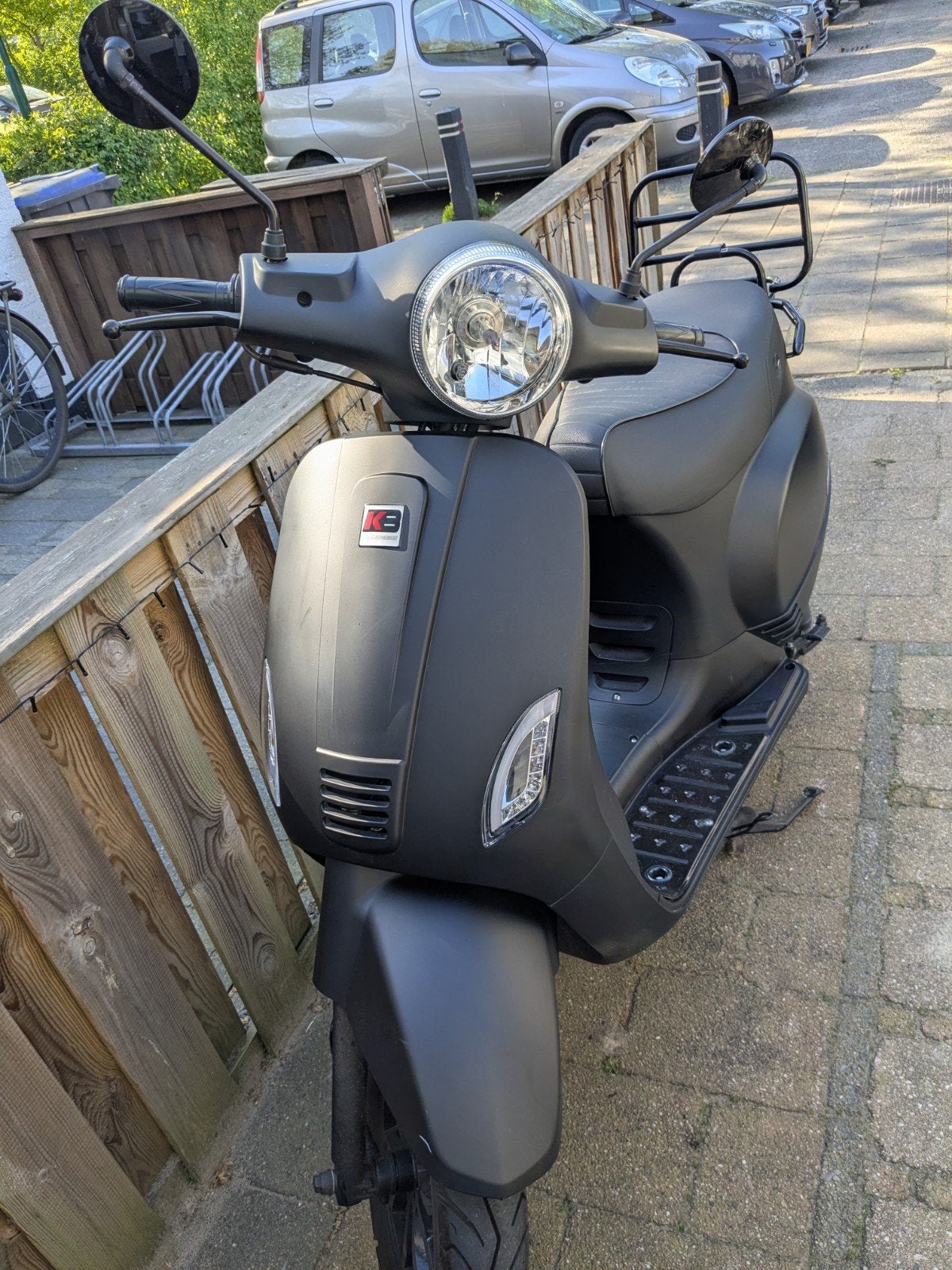 Killerbee scooter met helm en remschijfslot, Fietsen en Brommers, Ophalen, Benzine, Killerbee