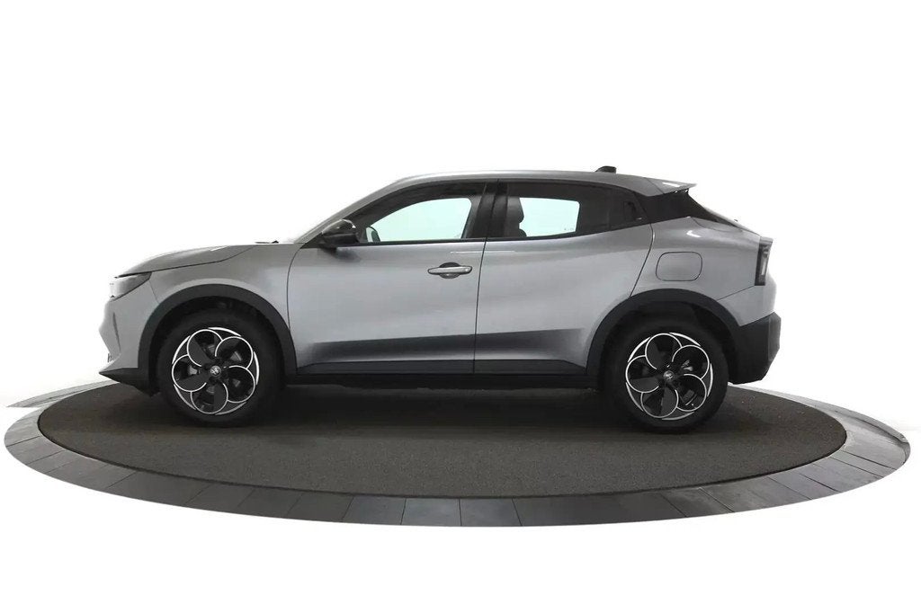Alfa Romeo Junior Elettrica 54 kWh € 26.300,00, Automaat, Stof, Gebruikt, Parkeersensor