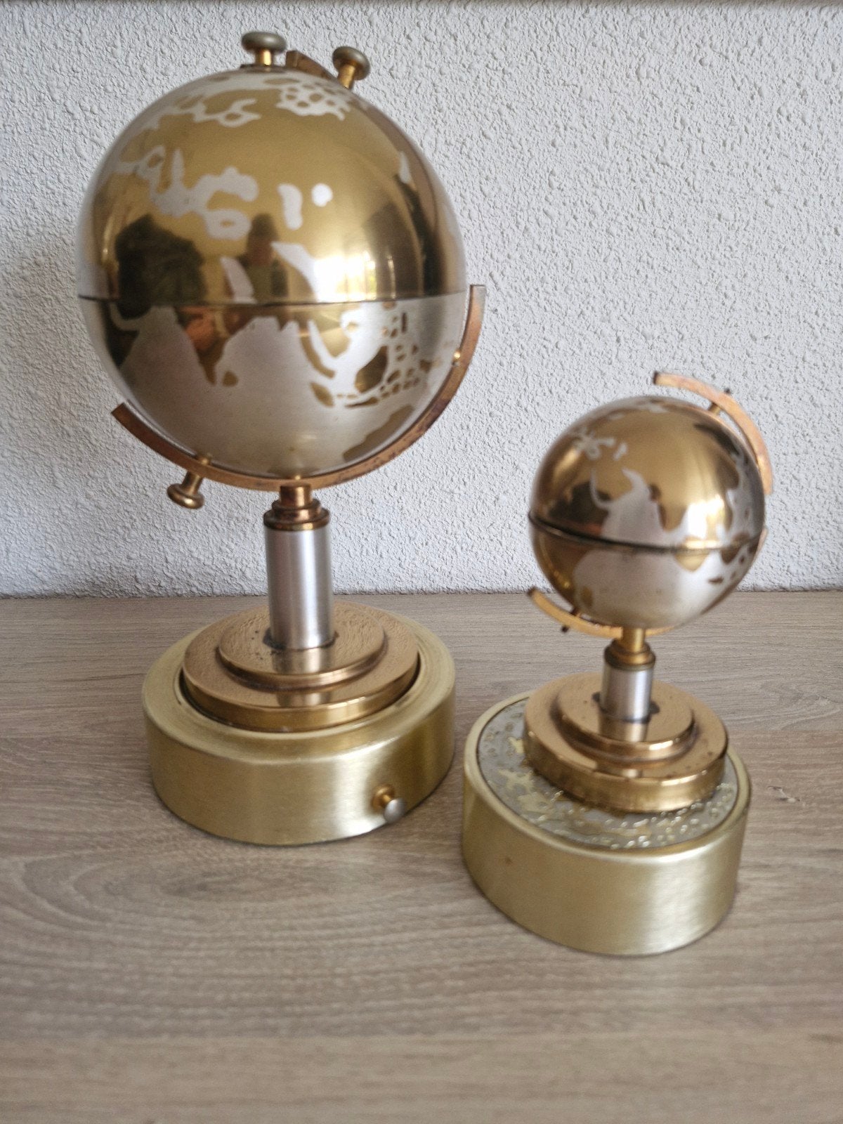 Vintage Wereldbol Sigarettenhouder & Aansteker Set, Antiek en Kunst, Ophalen of Verzenden