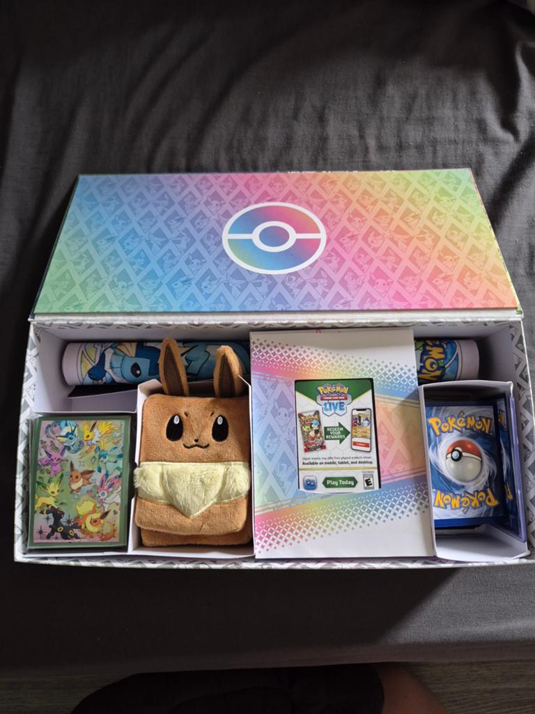 Pokémon Eevee Evolutions Collector's Chest, Ophalen of Verzenden, Nieuw, Overige typen
