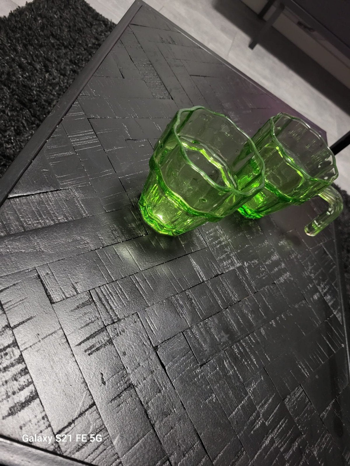Groene glas kopjes / theeglazen - set van 2, Antiek en Kunst, Antiek | Glas en Kristal, Ophalen