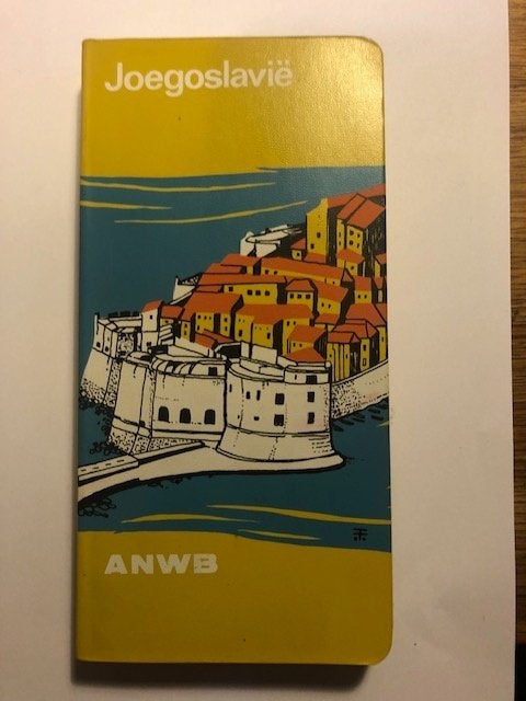 Anwb reisgidsen tirol + voralberg, joegoslavië en oostenrijk, Boeken, Gelezen, ANWB, Europa, Ophalen of Verzenden