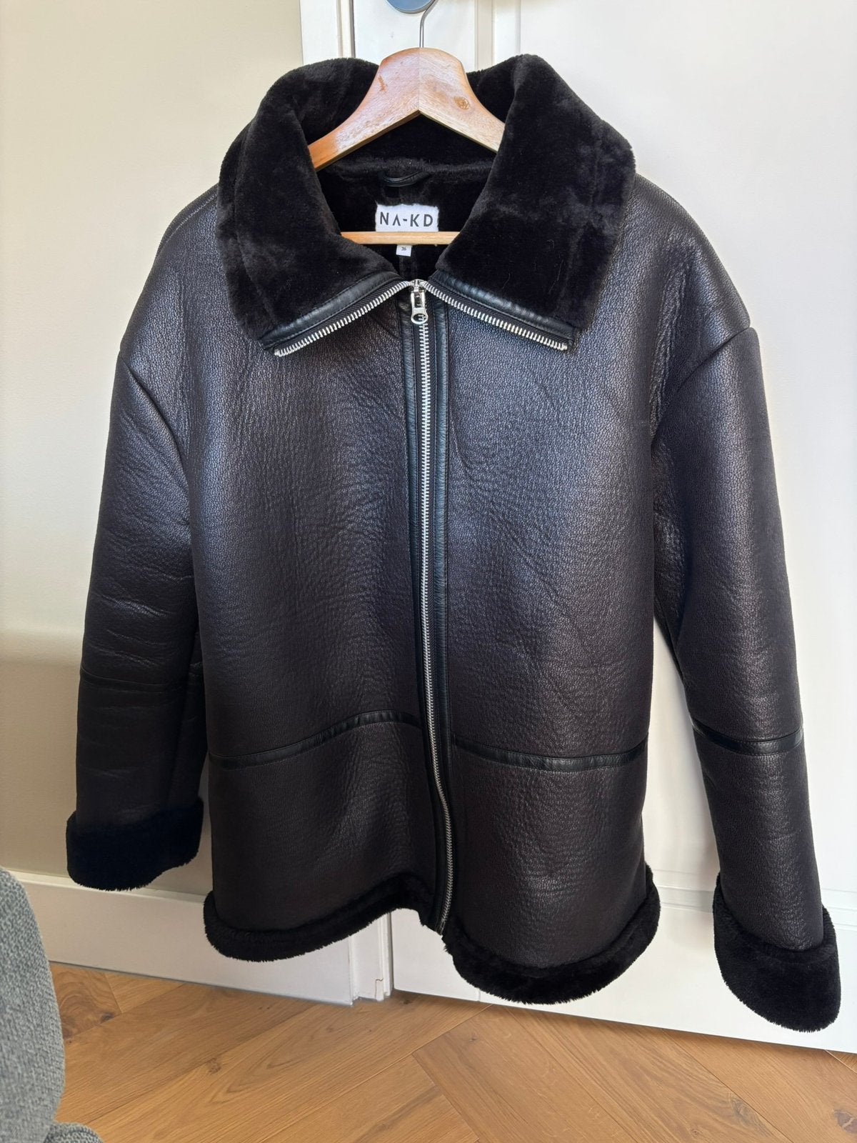 NA-KD Winterjas, Ophalen of Verzenden, Zo goed als nieuw, Maat 36 (S), Zwart